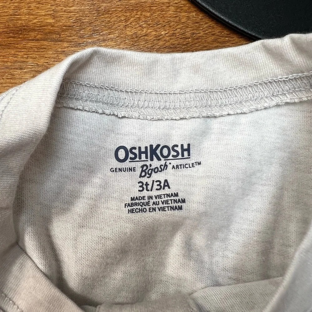 OshKosh B'gosh Gray Size 3T Comfy Athletic Set Zip-up jacket, shirt & Joggers